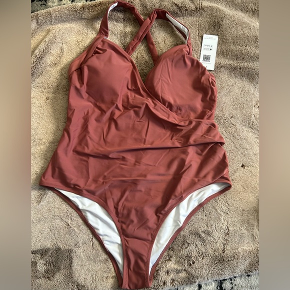 Cupshe Other - NWT Cupshe One piece rust color size 1x